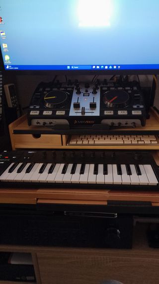 Minisforum UM750l AMD Ryzen i5 7545U