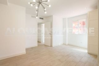 Piso en alquiler en El Juncal - Av. de la Paz en Sevilla