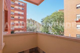 Piso en alquiler en El Juncal - Av. de la Paz en Sevilla