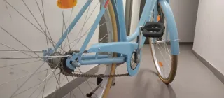Bicicleta de paseo azul