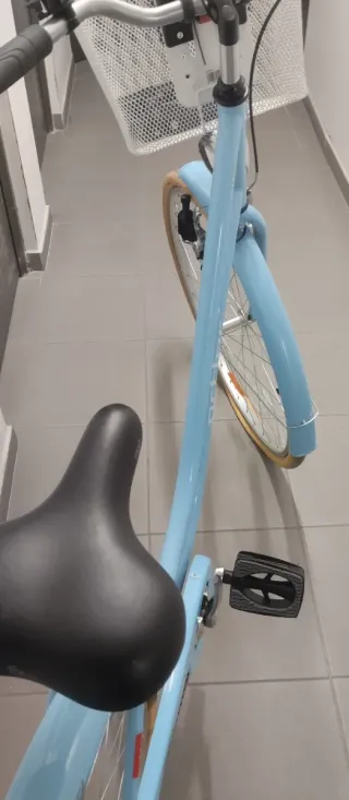 Bicicleta de paseo azul