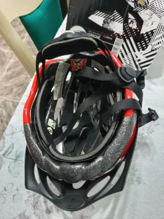 Casco Ciclismo GES Rayas Rojas y Blancas