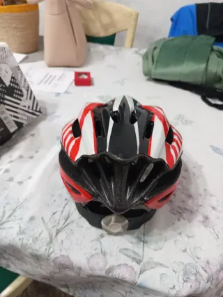 Casco Ciclismo GES Rayas Rojas y Blancas