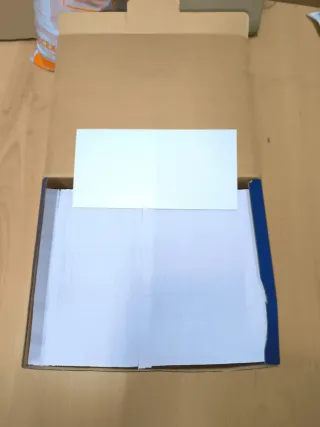 Caja sobres postales con cierre adhesivo