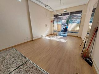 Local comercial en venta en Tenderina Alta - Fozaneldi en Oviedo