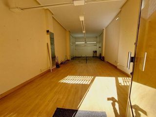 Local comercial en venta en Tenderina Alta - Fozaneldi en Oviedo