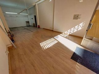 Local comercial en venta en Tenderina Alta - Fozaneldi en Oviedo