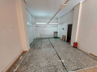 Local comercial en venta en Tenderina Alta - Fozaneldi en Oviedo