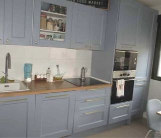 Cocina modular gris en VILLAMANTILLA.