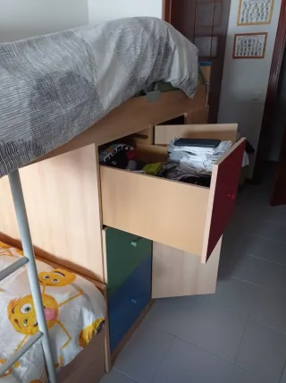 Cama tren con armario y cajones