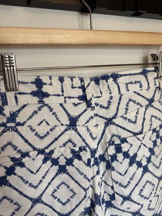 Pantalón estampado geométrico