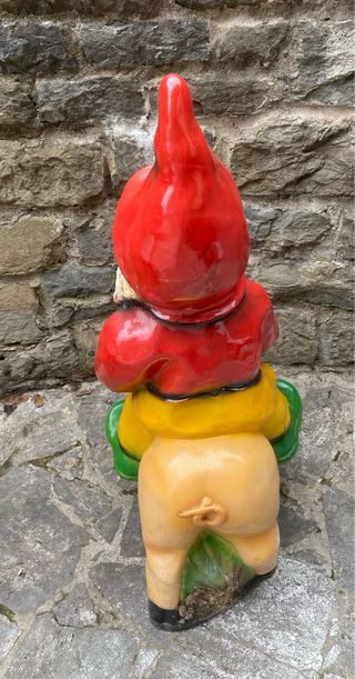 Gnomo in resina su maialino