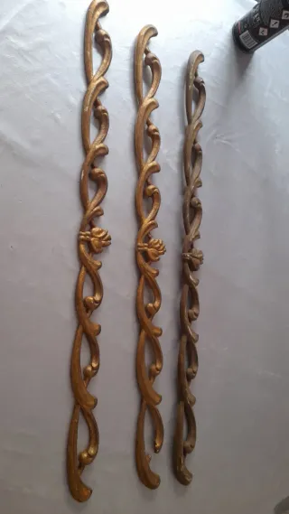 Adornos clásicos para muebles dorados