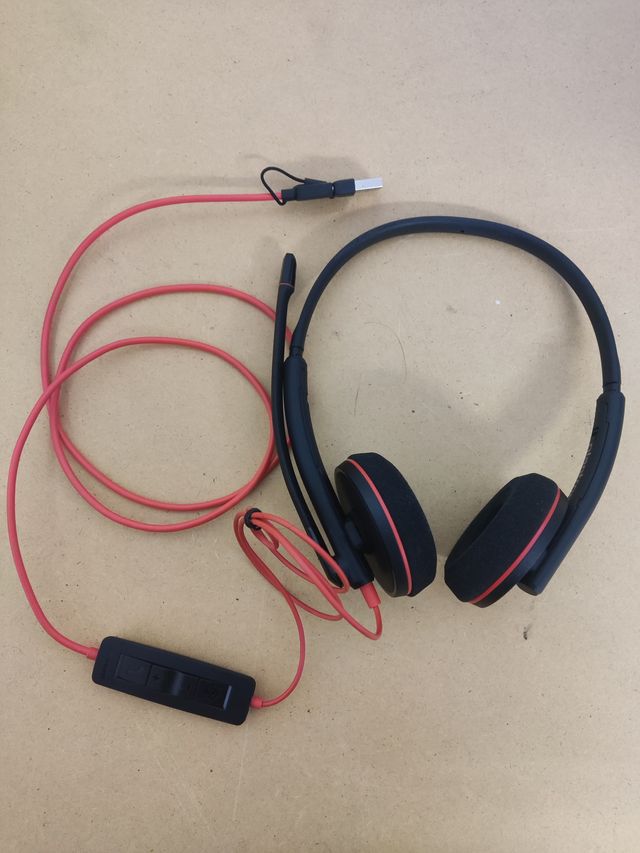 Auricular Poly Blackwire 3220 con cable