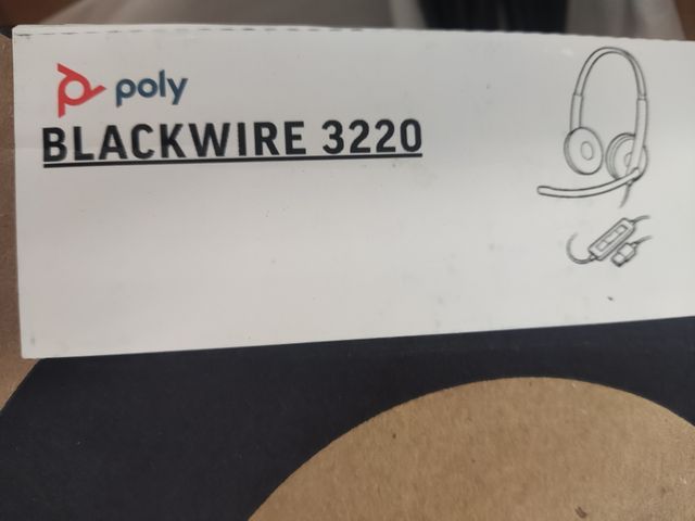 Auricular Poly Blackwire 3220 con cable