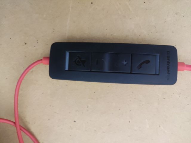 Auricular Poly Blackwire 3220 con cable