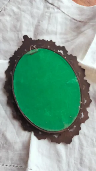 Quadro ovale vintage con cornice in ottone