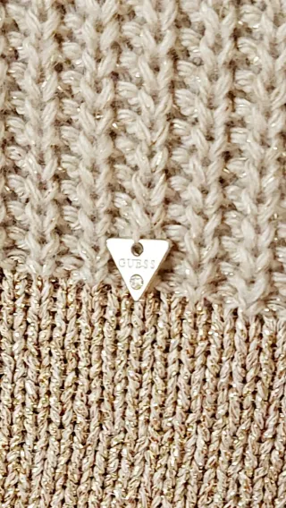 Jersey  GUESS  de punto chevron beige y blanco