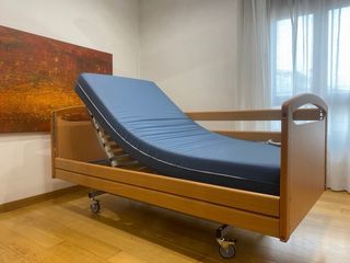 Cama articulada con colchón viscoelástico