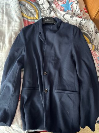 Traje blazer azul y mocasines negros talla 38