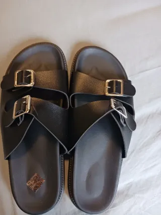 Sandalias negras con hebillas T43