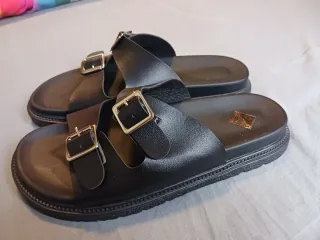 Sandalias negras con hebillas T43