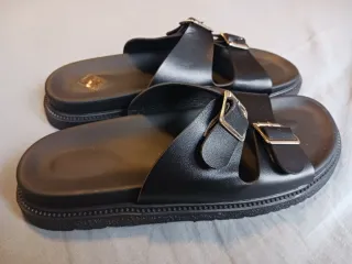 Sandalias negras con hebillas T43
