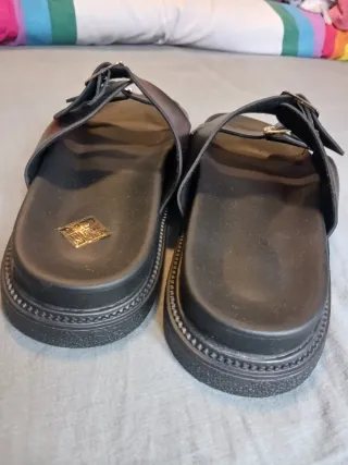 Sandalias negras con hebillas T43
