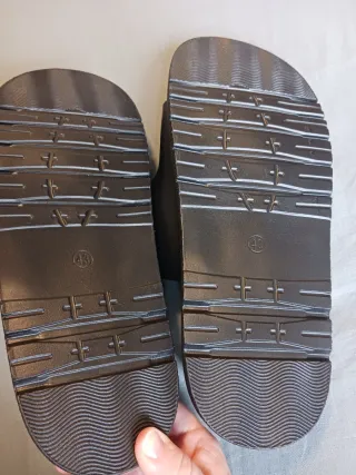 Sandalias negras con hebillas T43