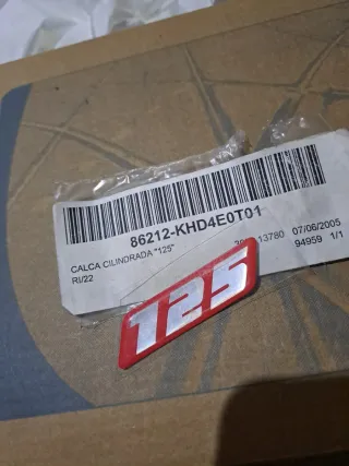 Emblema 125cc Kymco Calca Cilindrada