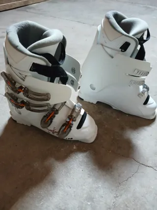 Botas de esquí blancas