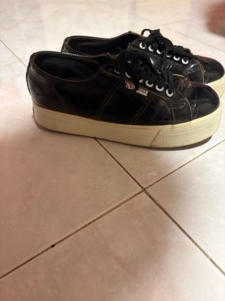 Scarpe Superga nere lucide