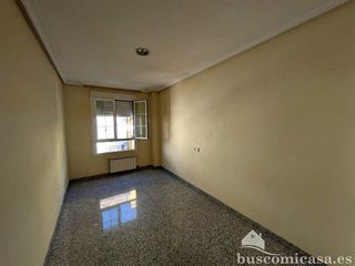Piso en venta en Linares