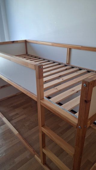 Cama alta Kura Ikea madera