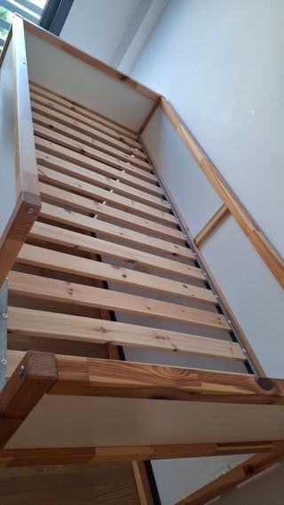 Cama alta Kura Ikea madera