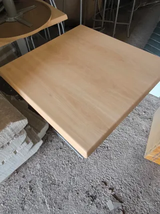 Mobiliario de bar: mesas y sillas