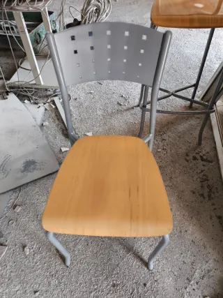 Mobiliario de bar: mesas y sillas