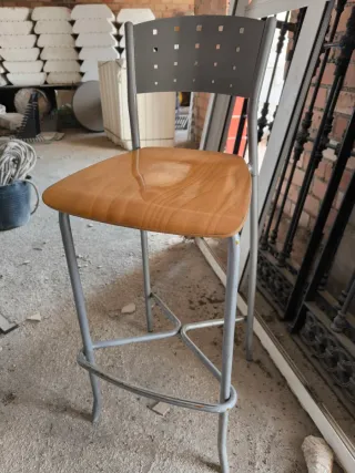 Mobiliario de bar: mesas y sillas