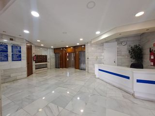 Oficina en alquiler en El Juncal - Av. de la Paz en Sevilla