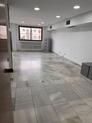 Oficina en alquiler en El Juncal - Av. de la Paz en Sevilla