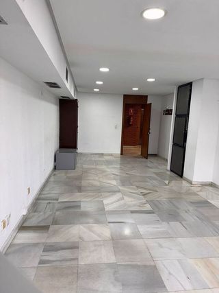 Oficina en alquiler en El Juncal - Av. de la Paz en Sevilla