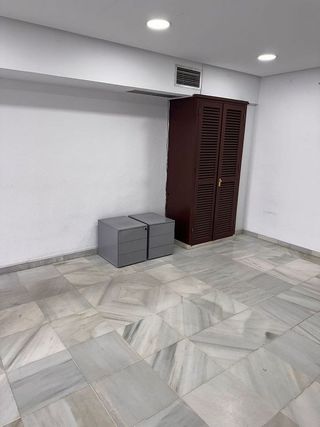 Oficina en alquiler en El Juncal - Av. de la Paz en Sevilla