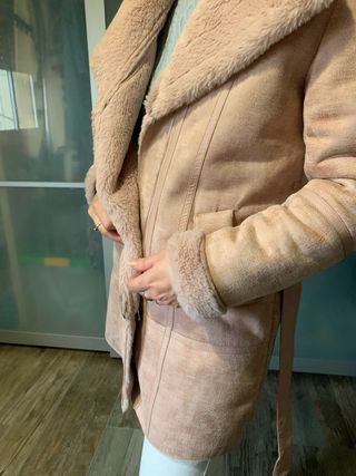 Abrigo mujer antelina y forrado pelo color rosa TM