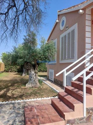 Chalet en alquiler en Montequinto en Dos Hermanas