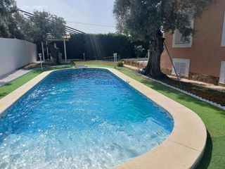 Chalet en alquiler en Montequinto en Dos Hermanas