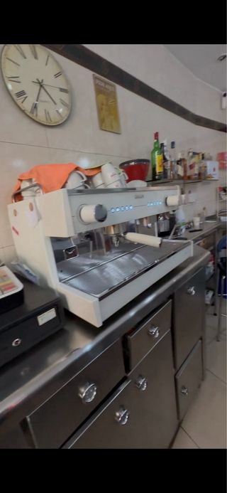 Se traspasa bar ! Precio negociable a buen precio