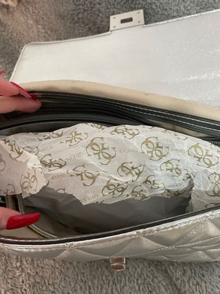 Bolso Guess Plateado Acolchado