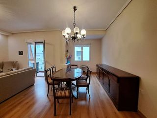 Piso en alquiler en Los Remedios en Sevilla