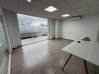 Local comercial en alquiler en Cardenal Benlloch en Mislata