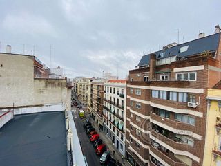 Ático en alquiler en Almagro en Madrid